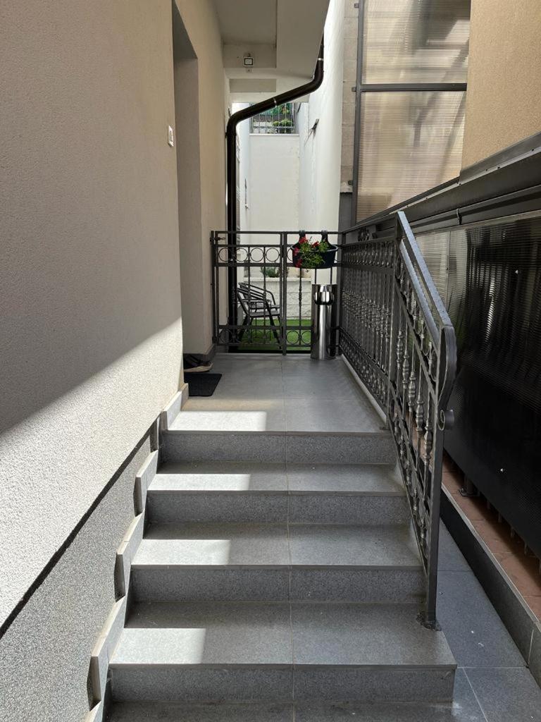 Golden Gate Apartment